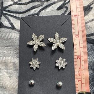 🖤Dazzling Silver Floral Stud Earrings Trio🖤